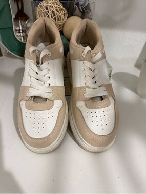 Shasa Cream & White Casual Sneakers